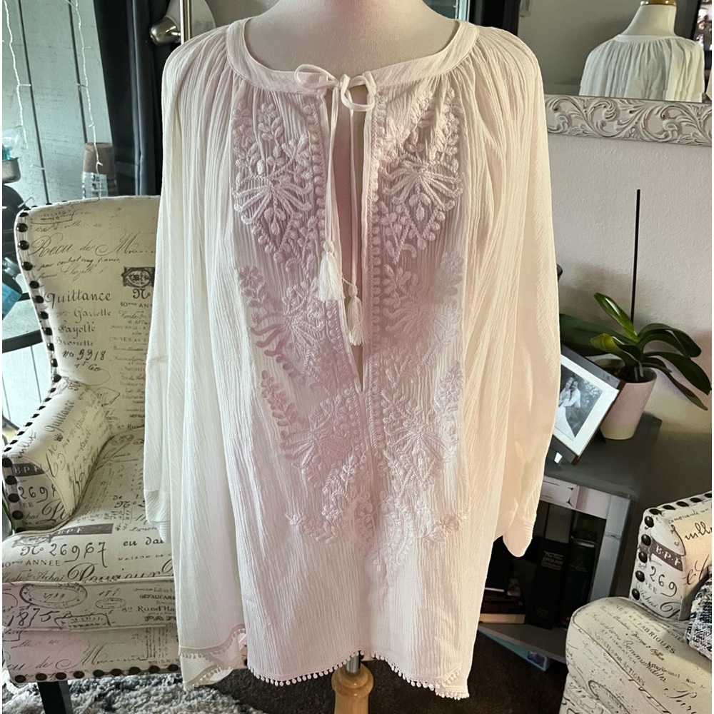 NWOT Victoria’s Secret Cream Floral Embroidered Blouse (XL)
